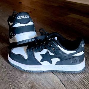 Customized, comfortable, women’s low top sneakers.